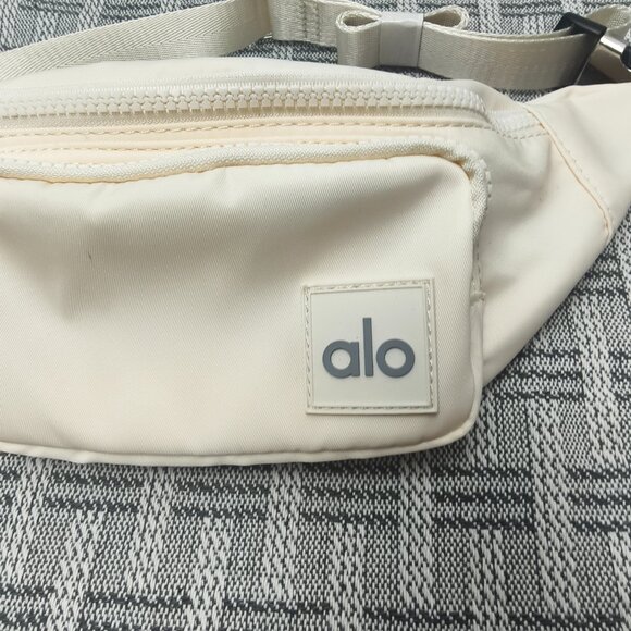 NWT ALO Yoga Explorer Adjustable Waist Pack - Nylon Design - Picture 5 of 5